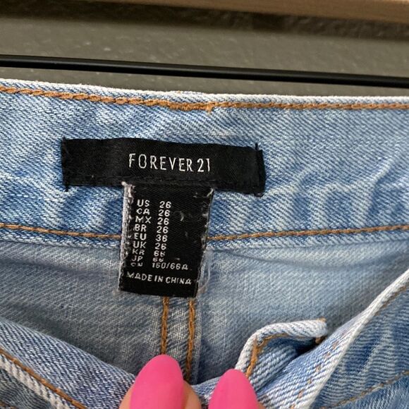 Forever 21 Distressed Light Denim Women's Shorts - Picture 5 of 14